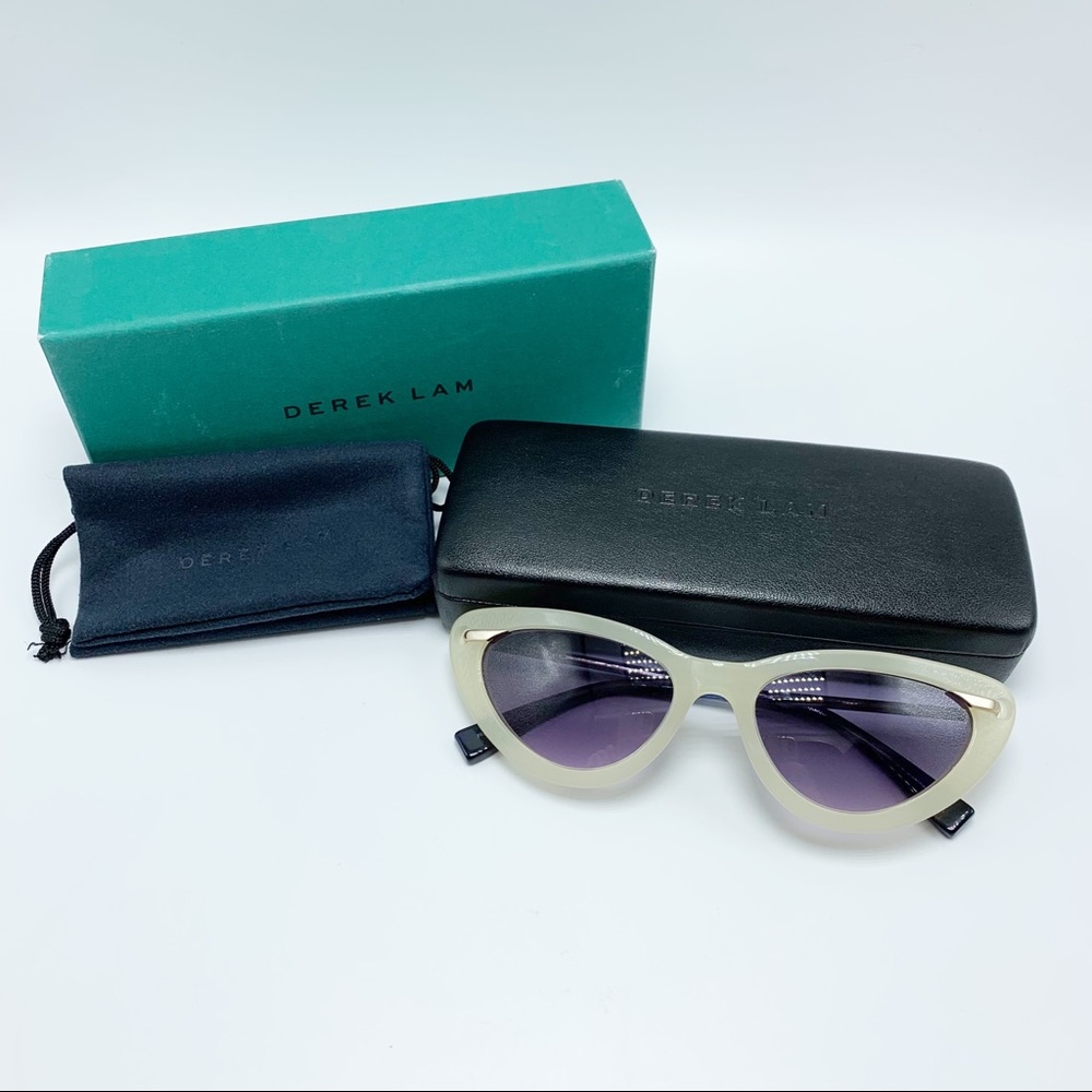 ❗️LAST PAIR❗️ Derek Lam Doris Cat Eye Sunglasses in Ivory & Navy